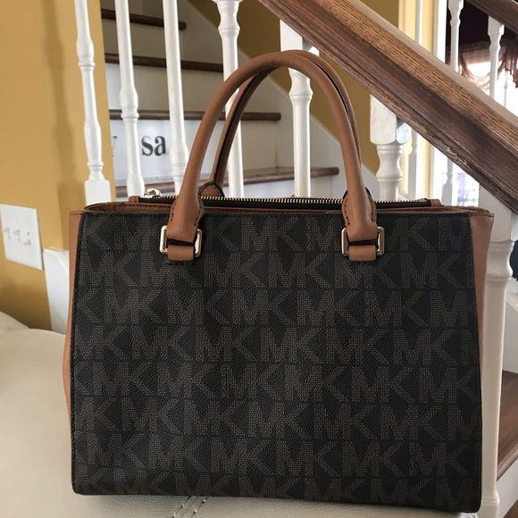 Michael Kors purse - Picture 2 of 5